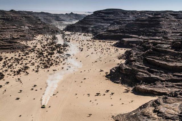 皇冠体育在线-达喀尔SS10:彼得汉塞尔夺赛段冠军 韩魏排名第28